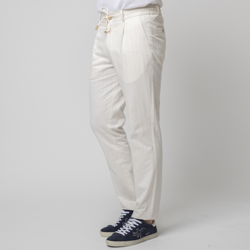 GRAN SASSO - Pantalon beige à pinces et rayures 2