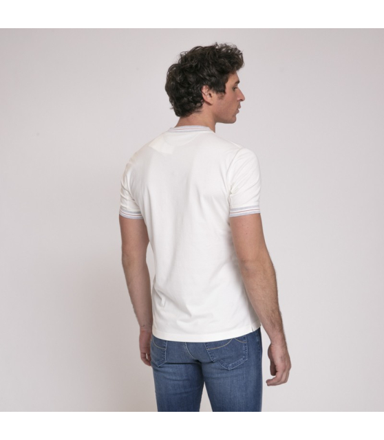 Brunello Cucinelli - T-shirt blanc ras-du-cou avec encolure et bordures manches à bandes colorées