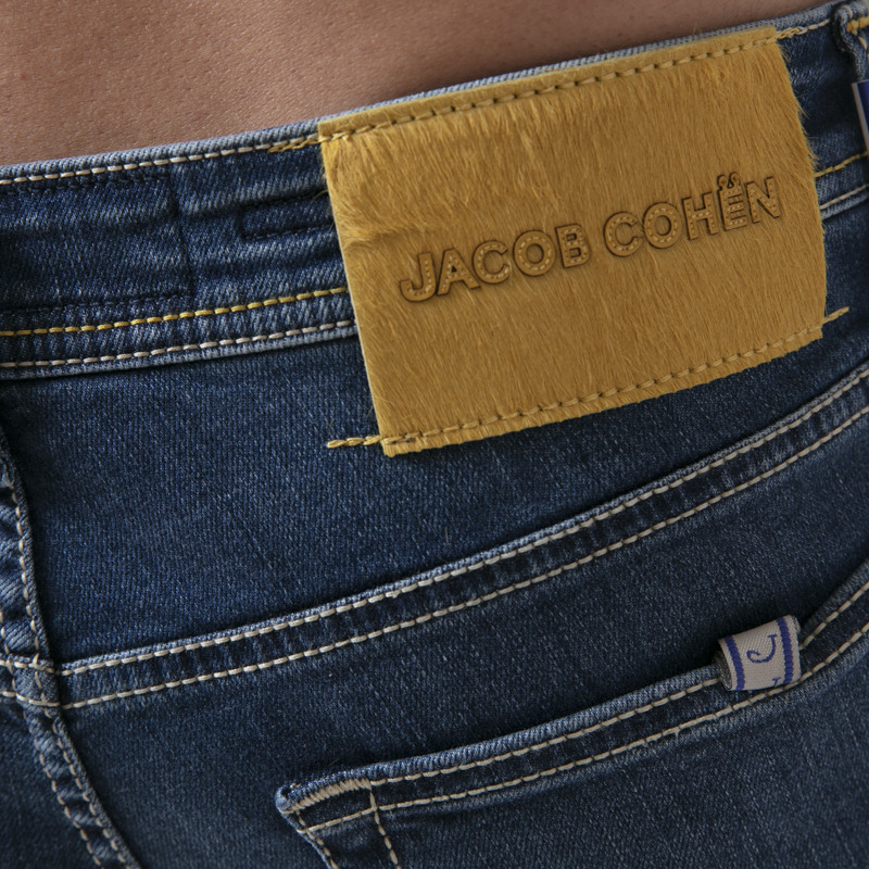 JACOB COHËN - Jeans bleu délavé à plaque jaune